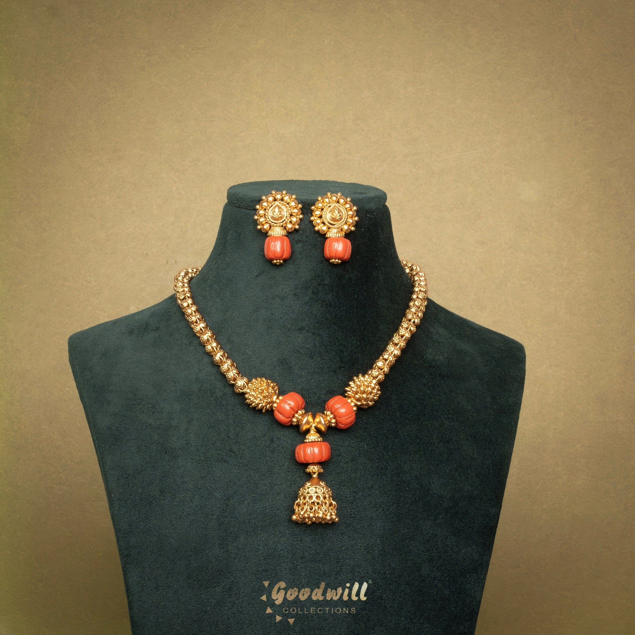 TRADITIONAL MOHINI NECKLACE SET 1