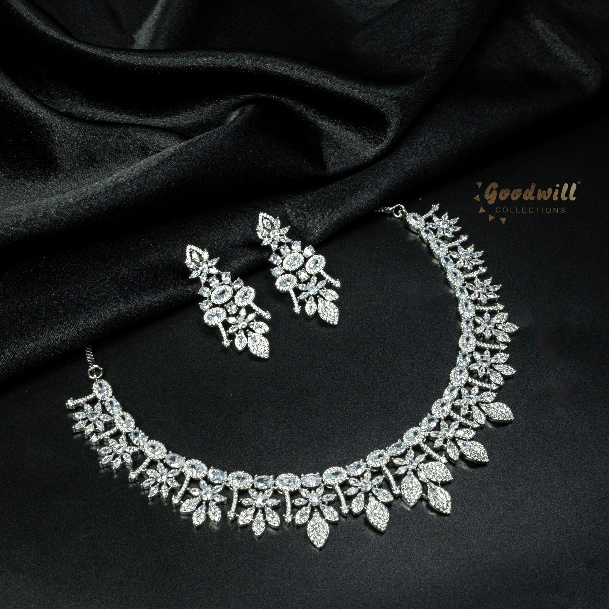 SILVER AD STONE NECKLACE SET 4