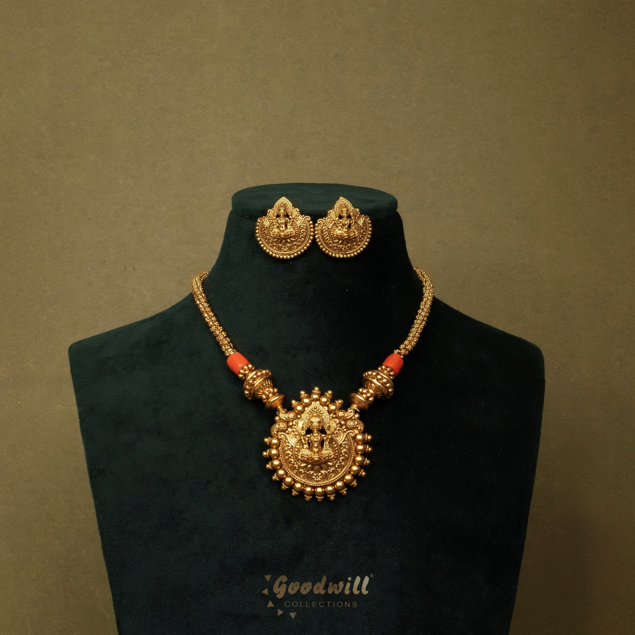 TRADITIONAL MOHINI NECKLACE SET 5