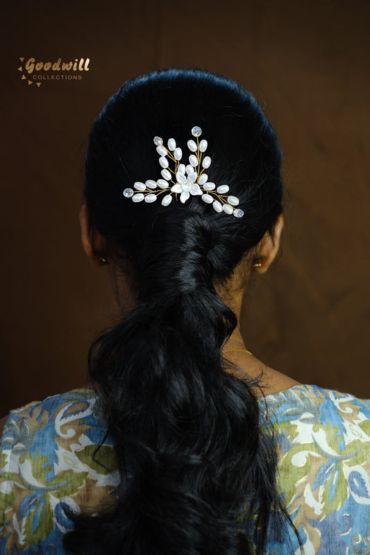 DAINTY BRIDAL FLORAL HAIR COMB 1