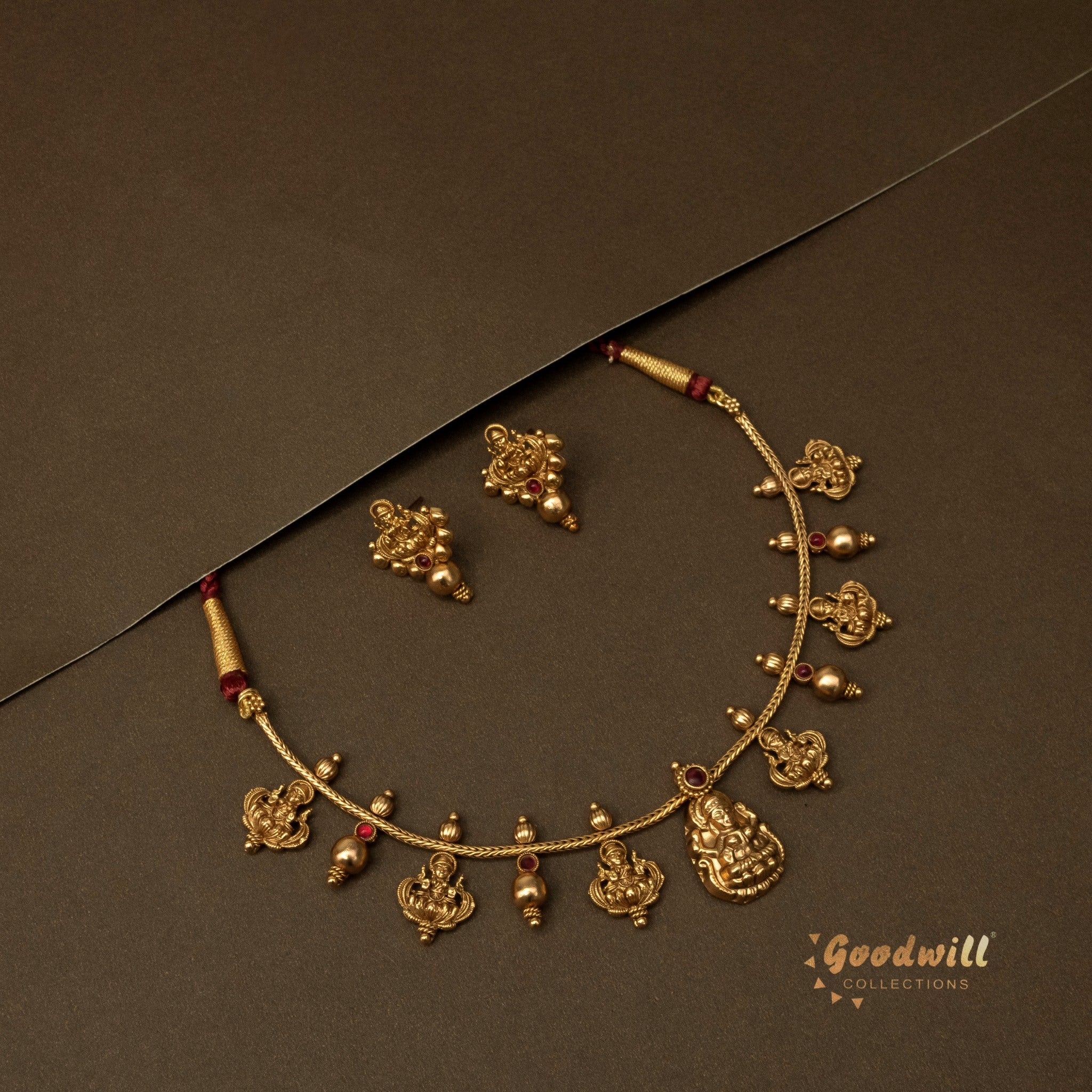 TRADITIONAL MOHINI NECKLACE SET 9
