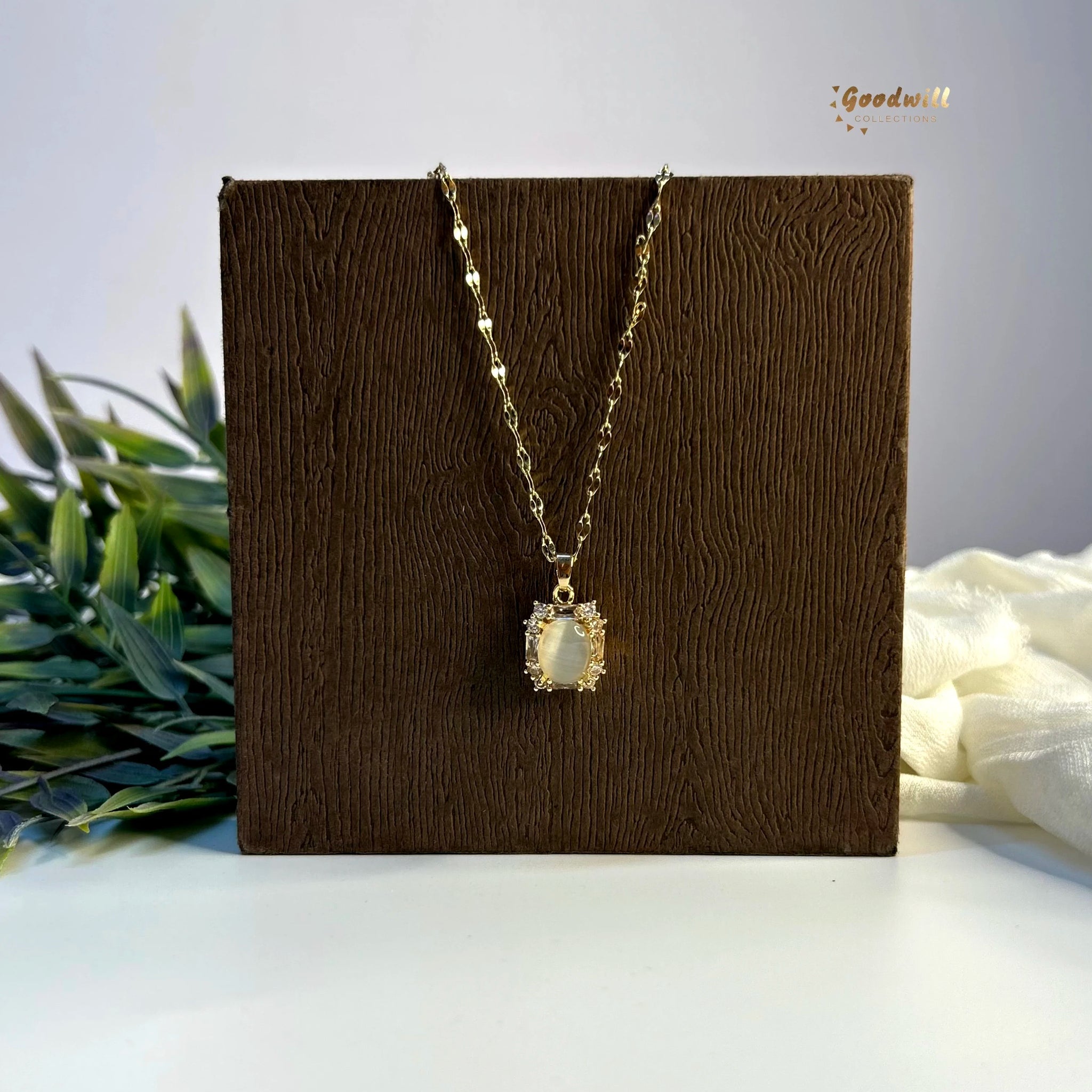 SIMPLE SQUARE PENDANT NECKLACE