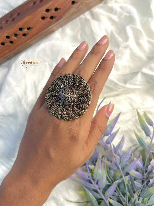 CONTEMPORARY ADJUSTABLE FINGER RING 1