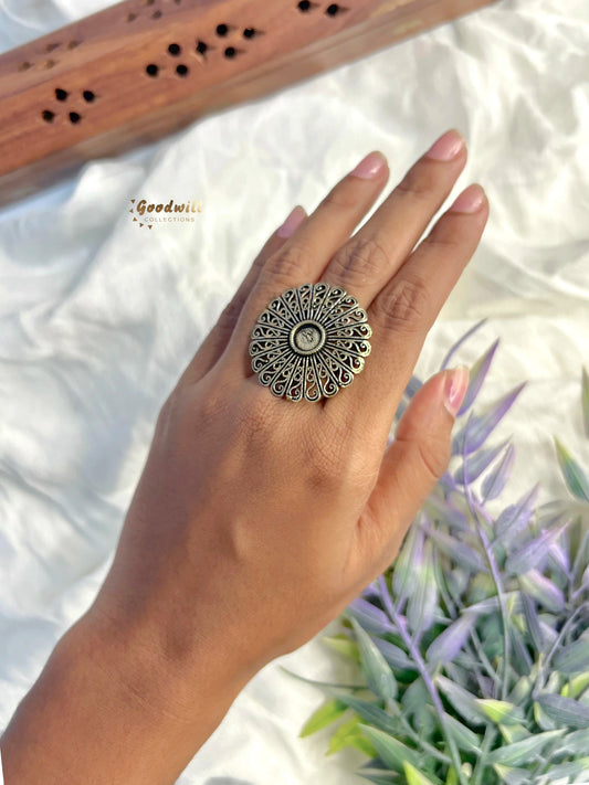 OXIDISED FLORAL ADJUSTABLE FINGER RING