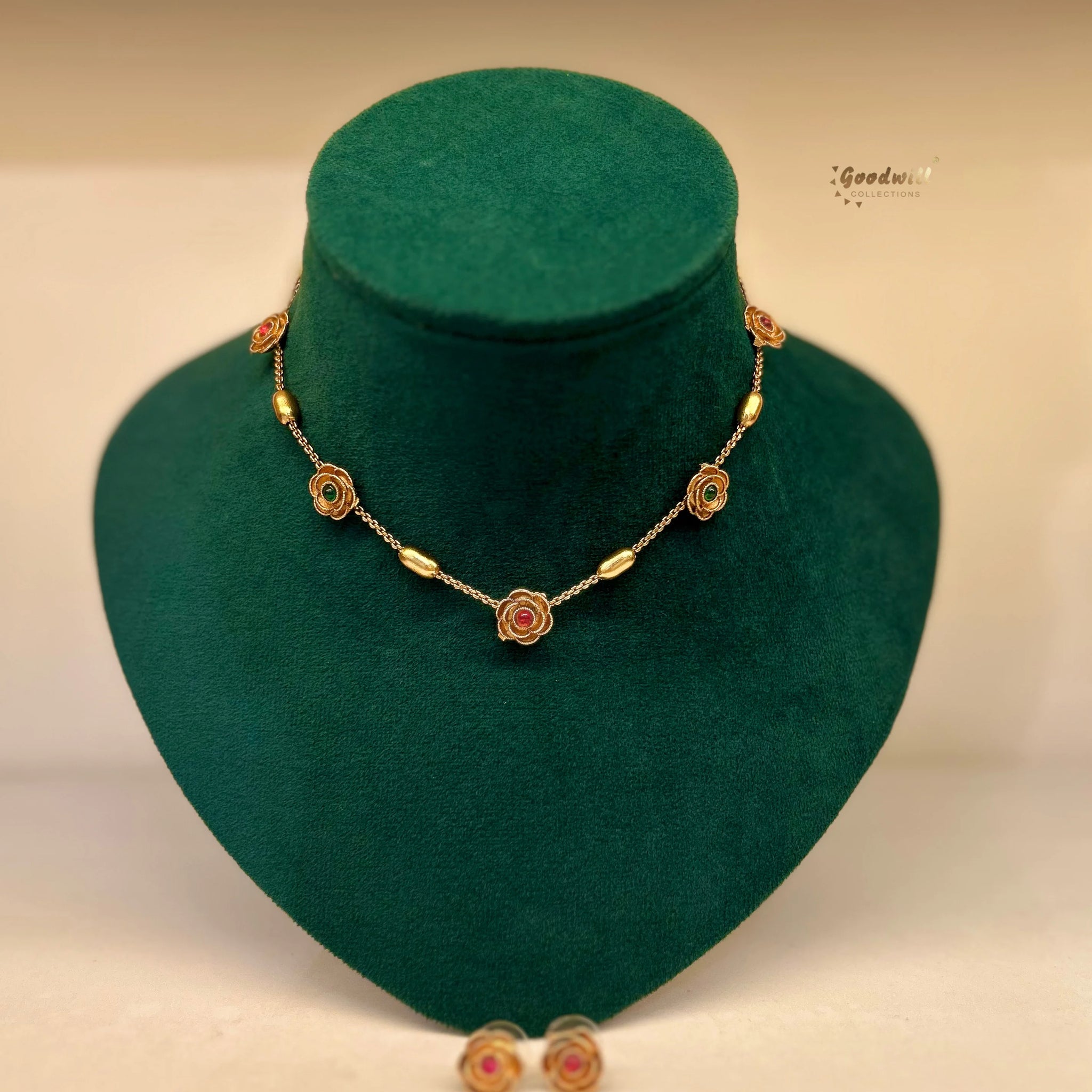 ELEGANT FIVE FLORET NECKLACE SET