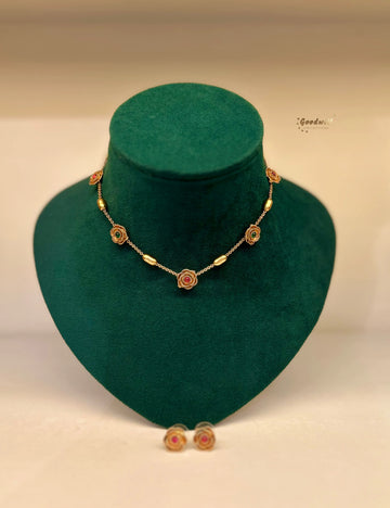 ELEGANT FIVE FLORET NECKLACE SET