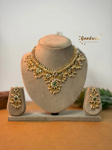 TRADITIONAL PEARL HANGING NECKLACE SET