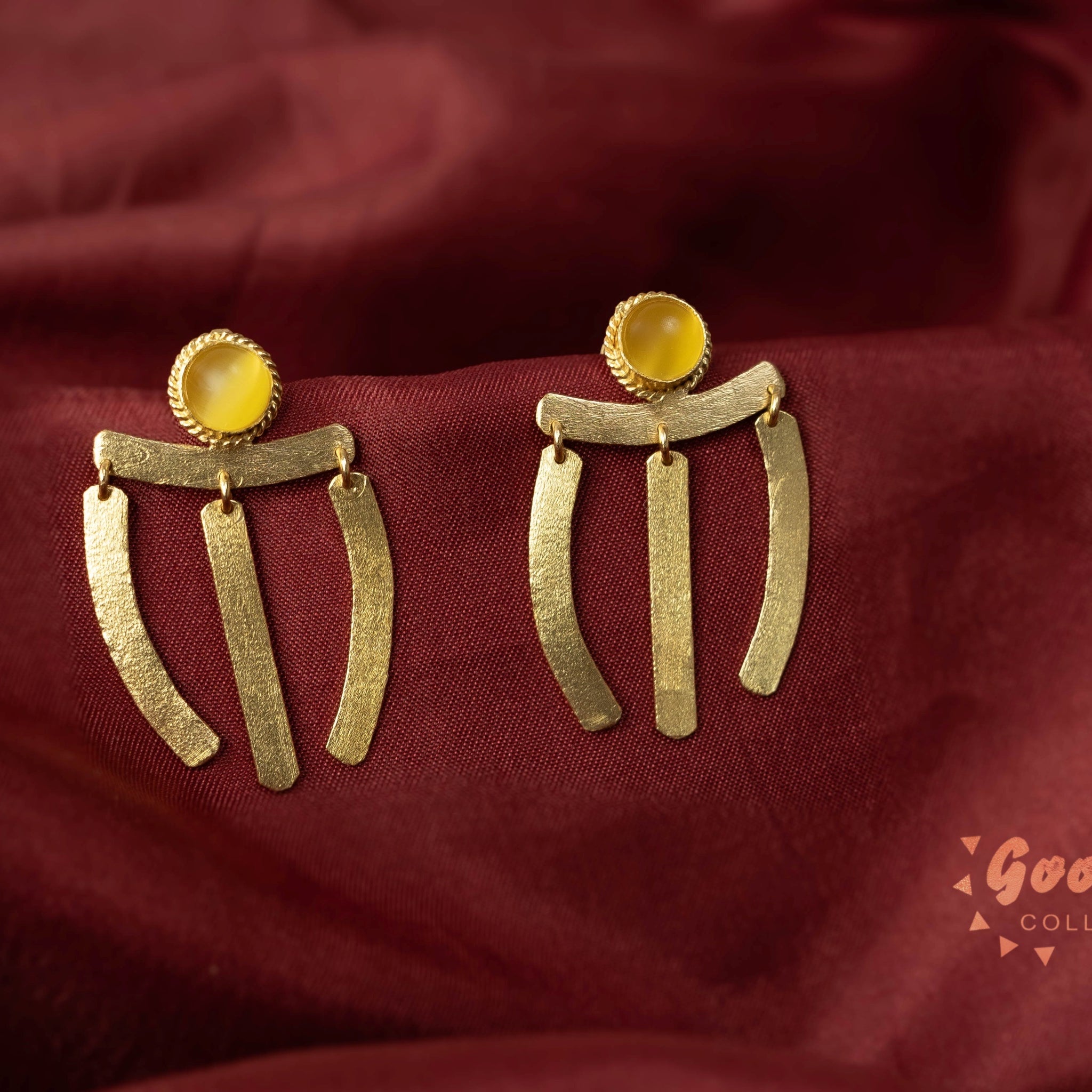 LAYER DROP GOLDEN HANGING EARRINGS