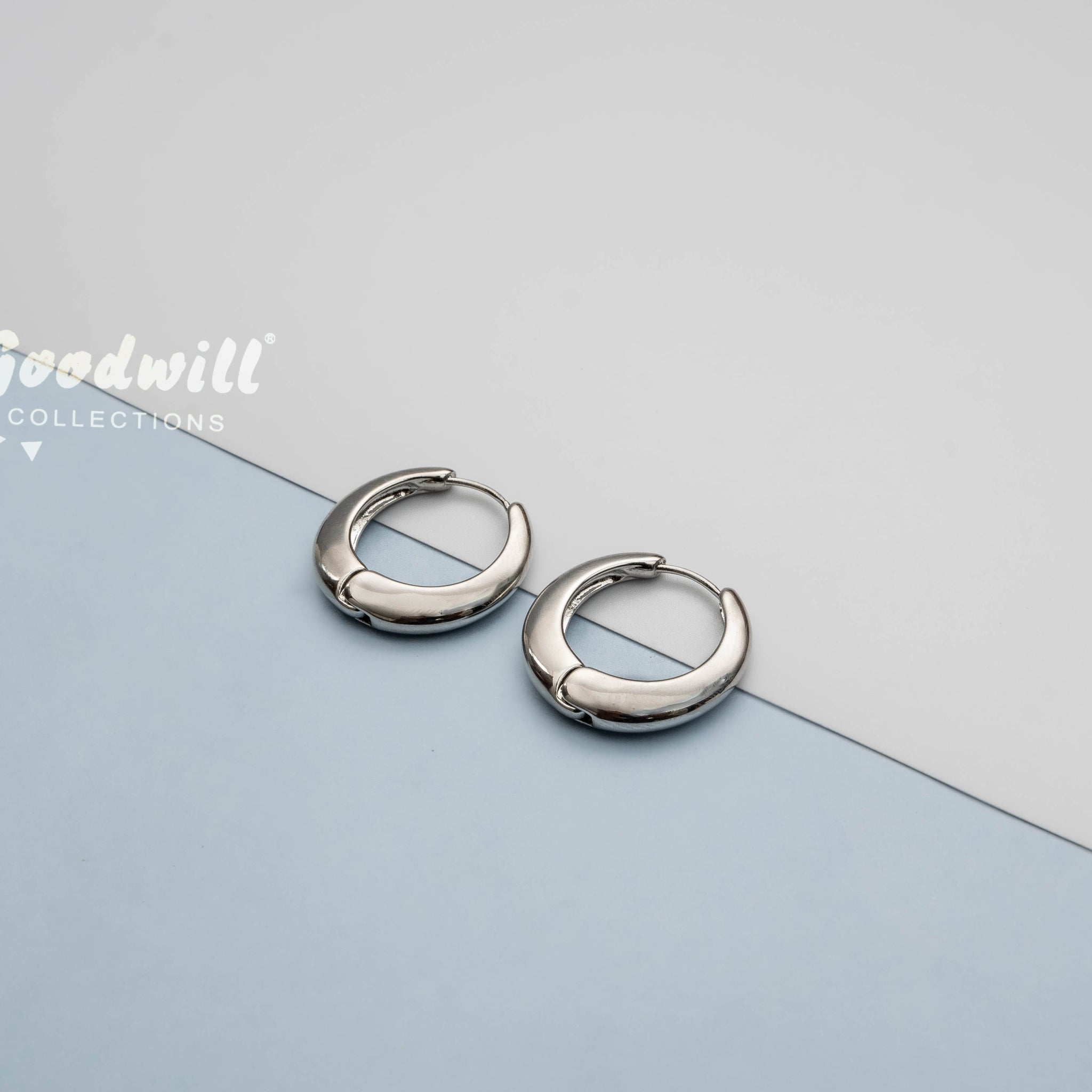 SILVER CIRCLE SHAPED HOOPS
