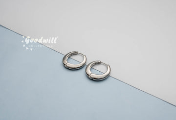 SILVER CIRCLE SHAPED HOOPS
