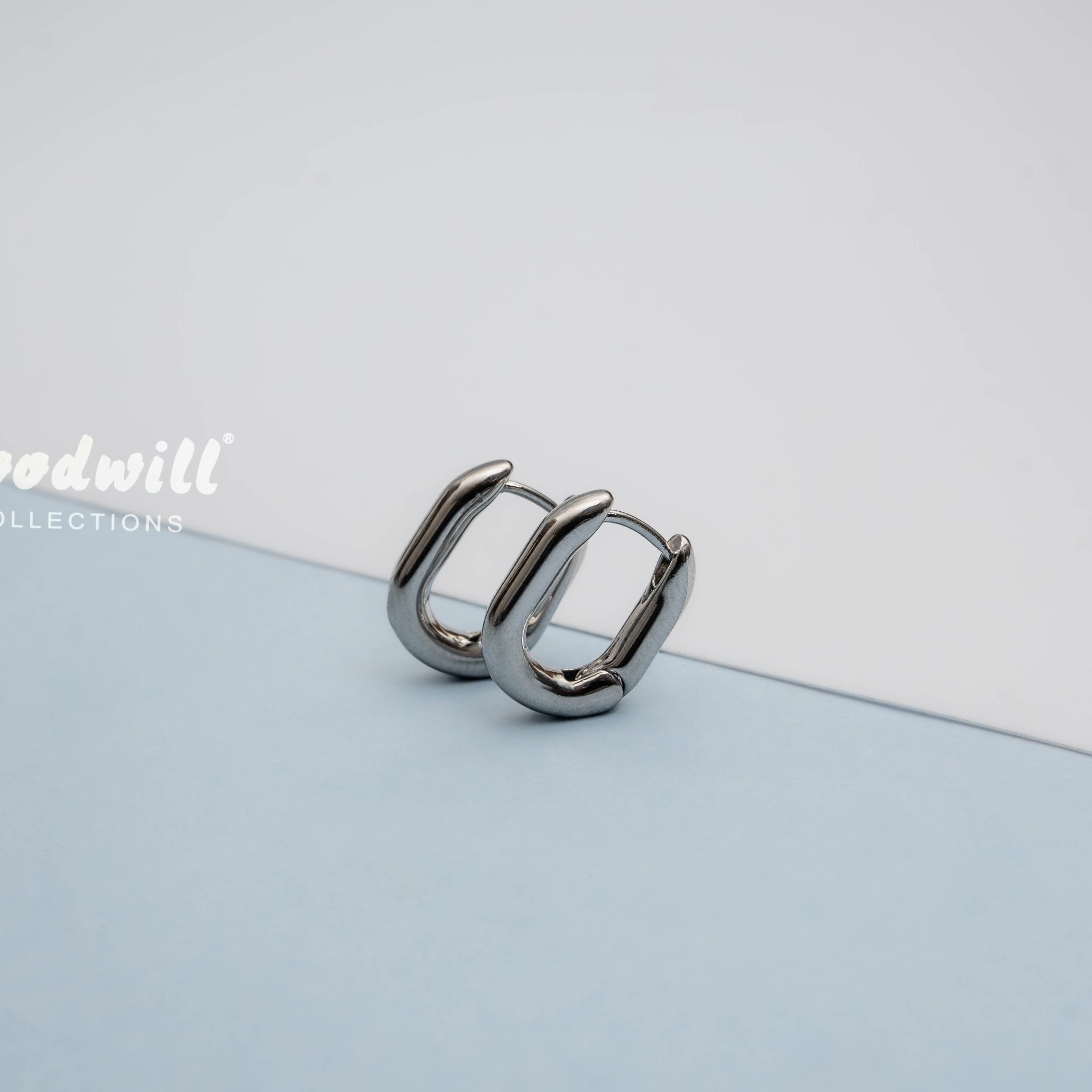 SILVER U SHAPED HOOPS
