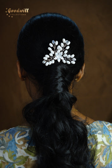DAINTY BRIDAL FLORAL HAIR COMB 1