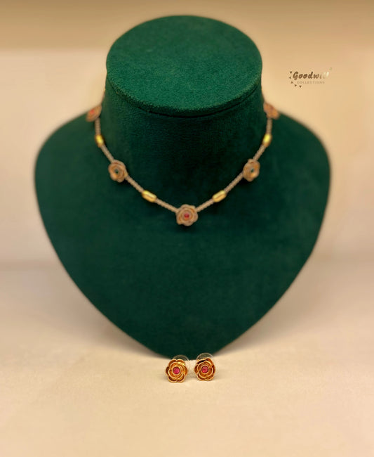 ELEGANT FIVE FLORET NECKLACE SET