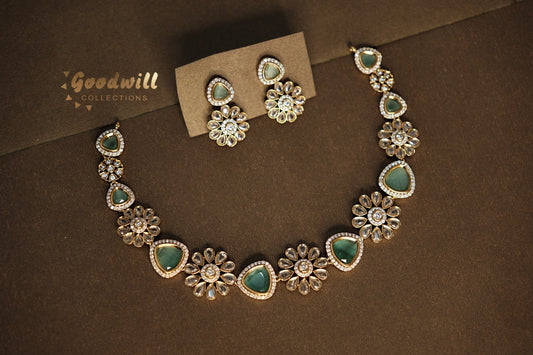 GOLDEN FLORAL DESIGN NECKLACE SET