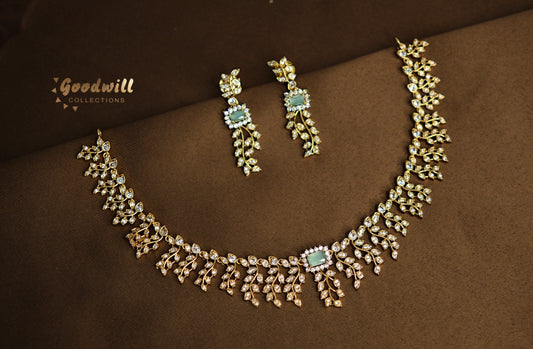 GOLDEN MOTIF LEAF DESIGN NECKLACE SET
