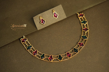 GOLDEN THREE LOBED LEAF SHAPE NECKLACE SET