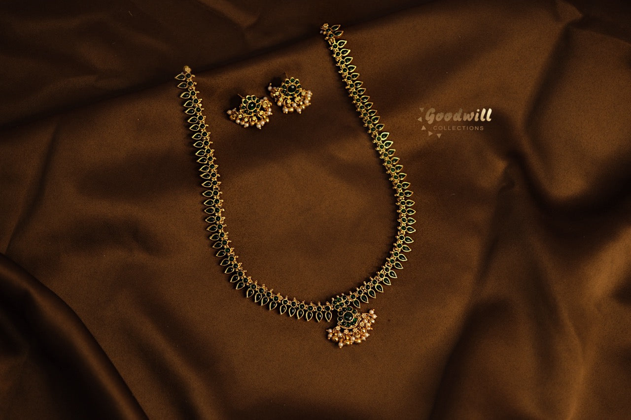 TRADITIONAL BEADED GREEN PALAKKA LONG CHAIN