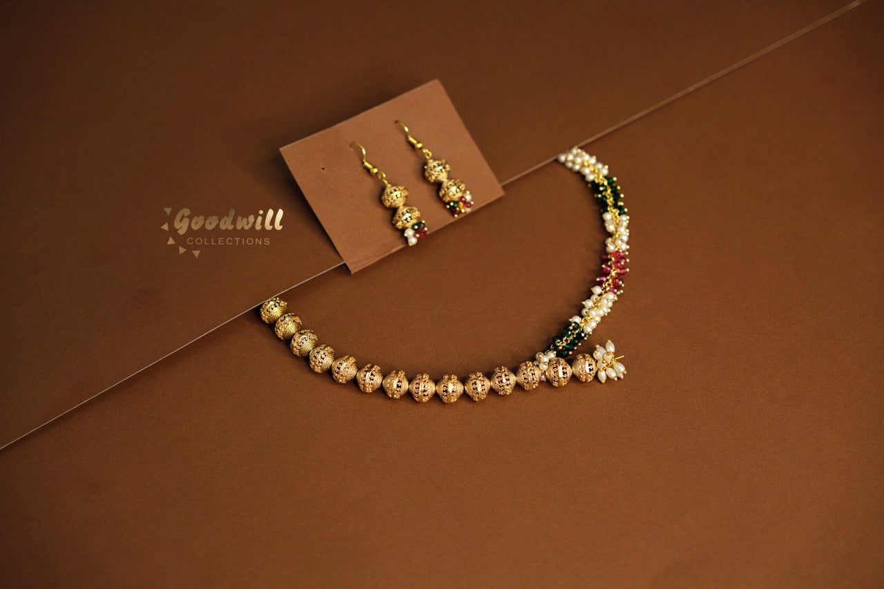 GOLDEN AND CRYSTAL BEAD NECKLACE SET