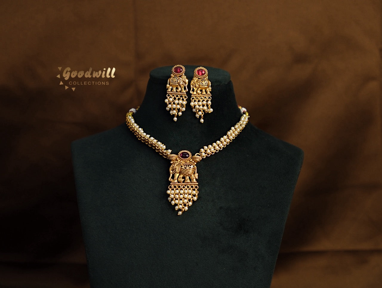 TUSKER PEARL BEADED PENDENT SET