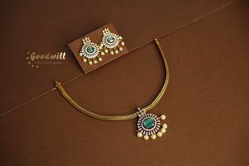 OVAL PENDANT FLEXIBLE CHAIN