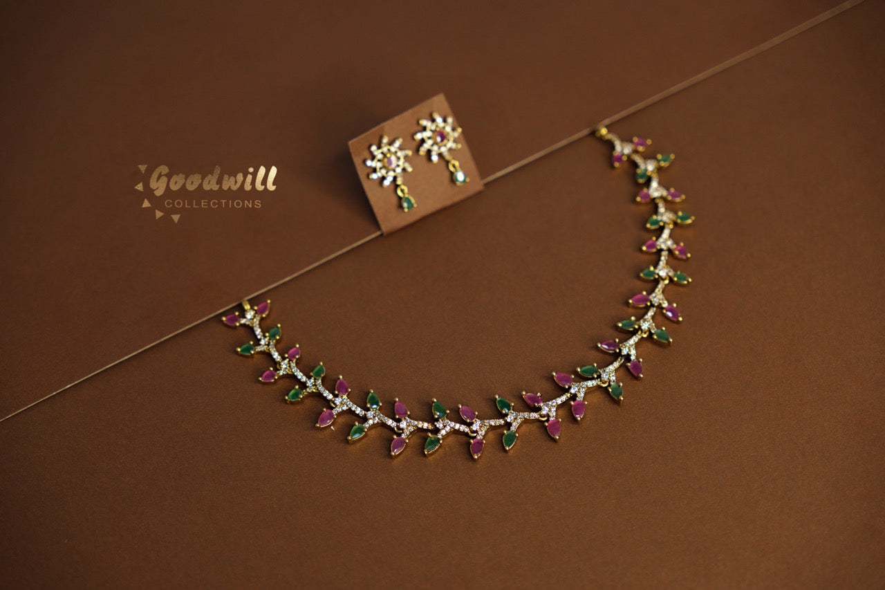 ELEGANT MINI LEAF NECKLACE SET