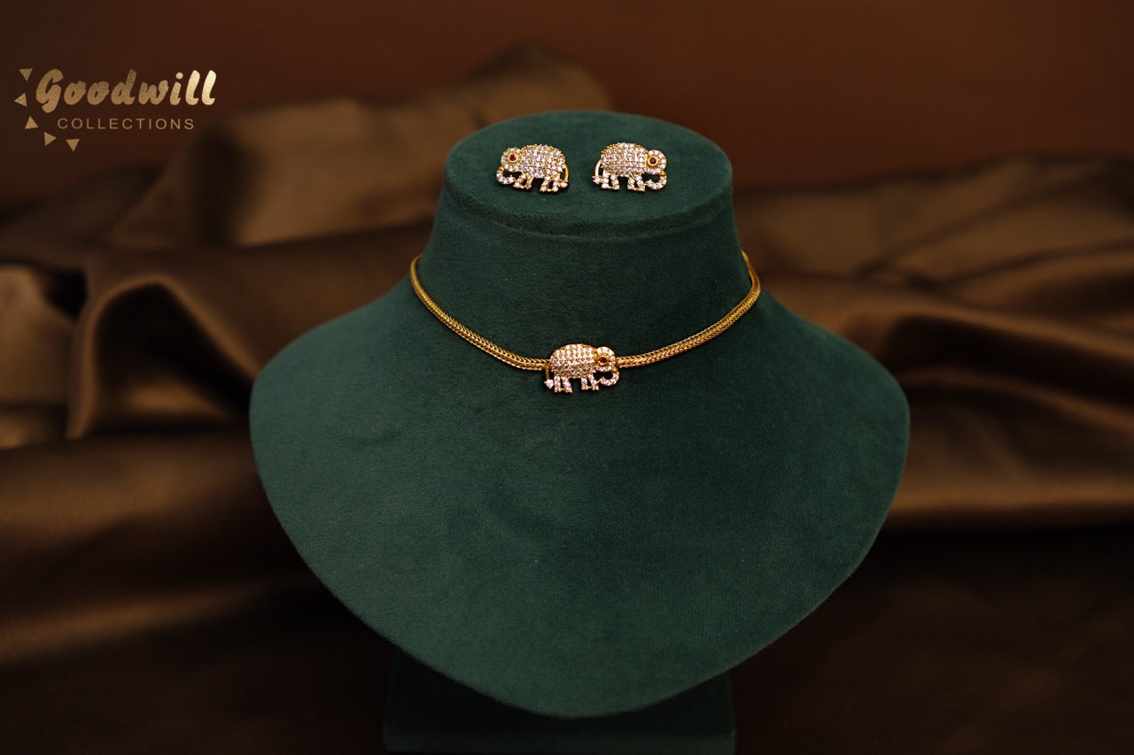 TRADITIONAL TUSKER PENDANT CHOKER SET