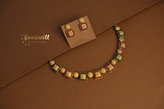 GOLDEN SQUARE PATTERN NECKLACE SET
