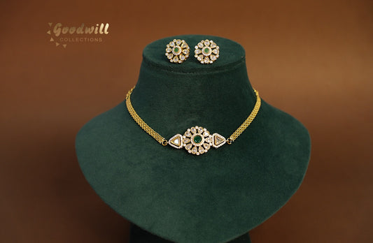 MINIMAL BLOOM TRIANGULAR STONE CHOKER SET