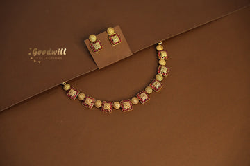 GOLDEN SQUARE PATTERN NECKLACE SET