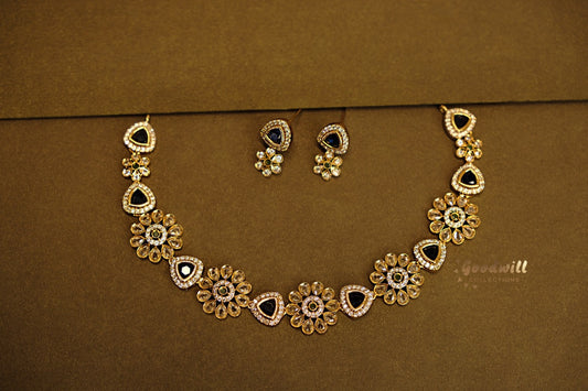 GOLDEN MINI FLORAL DESIGN NECKLACE SET
