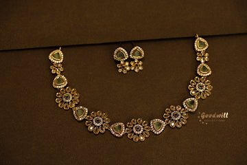 GOLDEN MINI FLORAL DESIGN NECKLACE SET