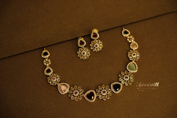 GOLDEN FLORAL DESIGN NECKLACE SET