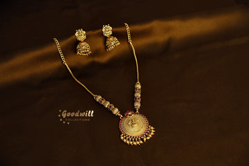 ROUND LAKSHMI PENDANT SET