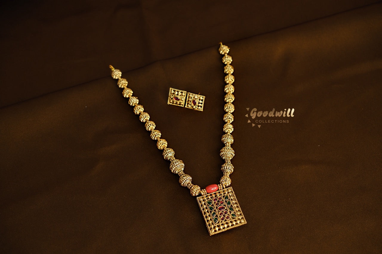 REVERSIBLE CORAL BEAD SQUARE PENDANT
