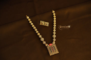 REVERSIBLE CORAL BEAD SQUARE PENDANT