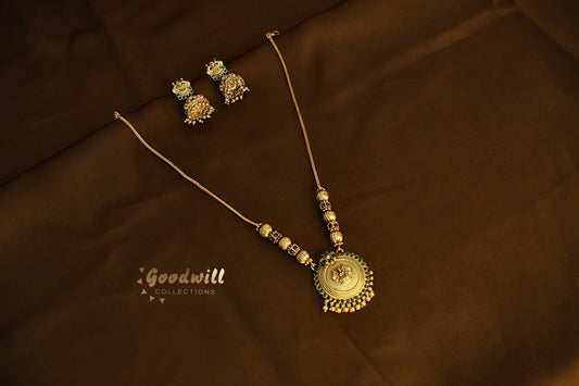 ROUND LAKSHMI PENDANT SET