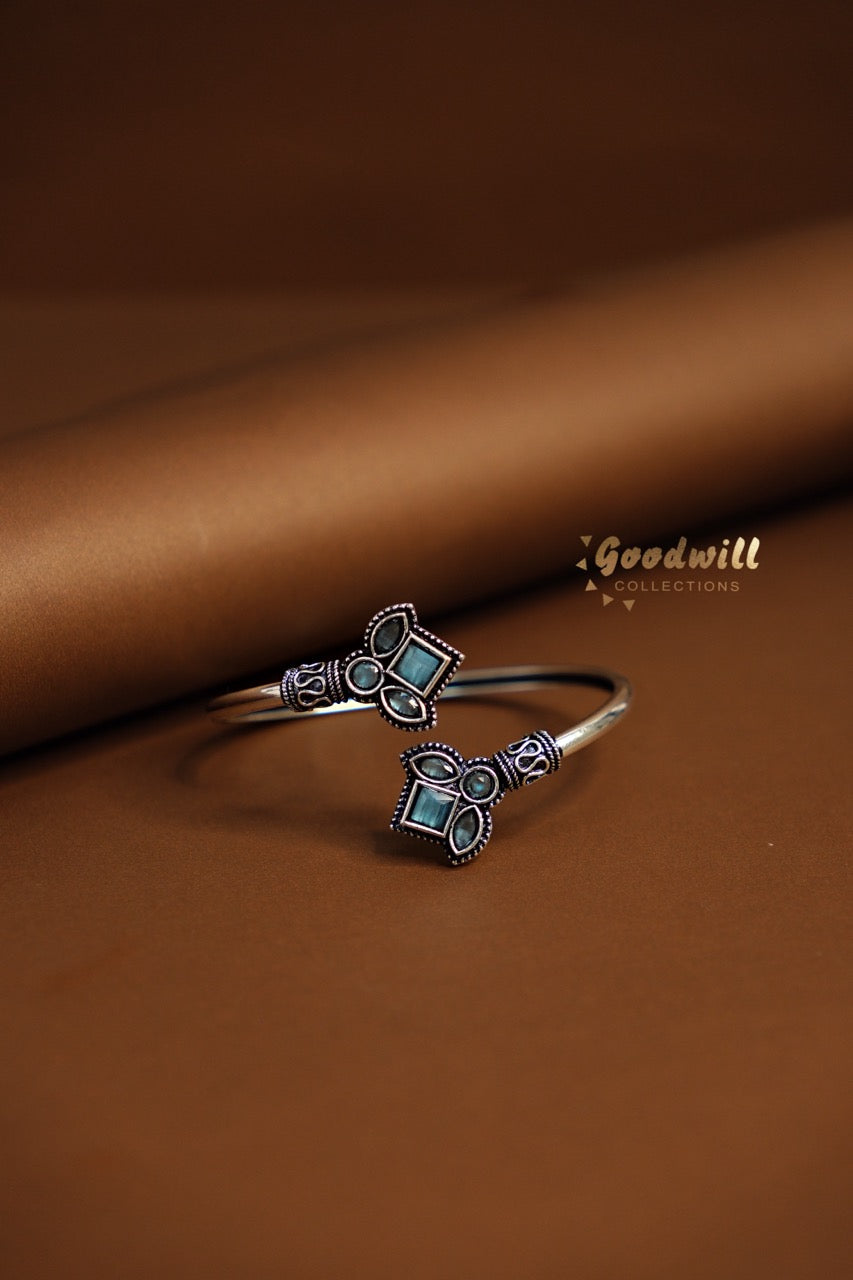 ADJUSTABLE CUT STONE KADA BANGLE 1