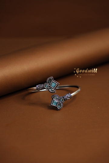 ADJUSTABLE CUT STONE KADA BANGLE 1