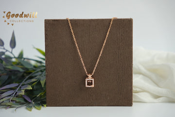 SIMPLE DANCING STONE SQUARE PENDANT NECKLACE