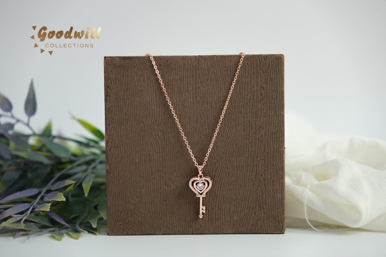 HEART KEY PENDANT NECKLACE