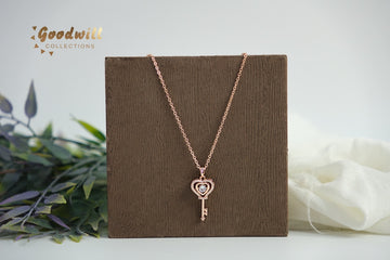 HEART KEY PENDANT NECKLACE