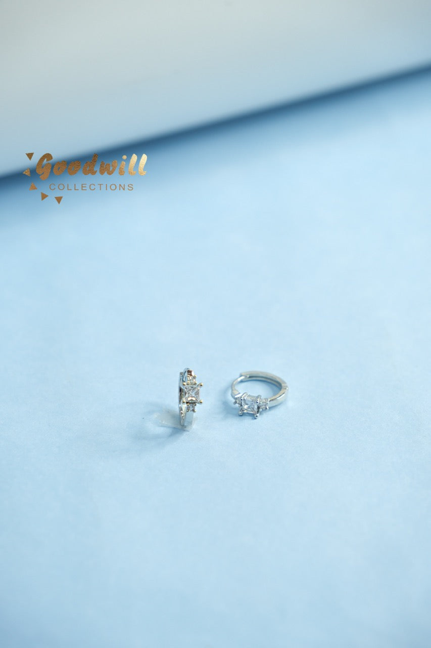 SILVER SINGLE STONE TINY HOOPS