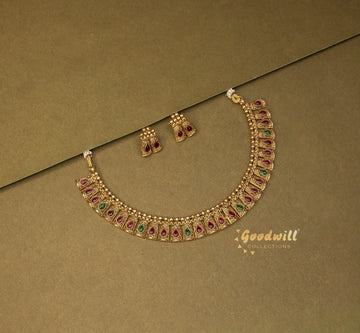 TRADITIONAL STACKED NECKLACE SET