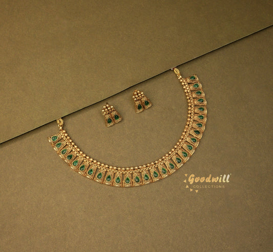 TRADITIONAL STACKED NECKLACE SET