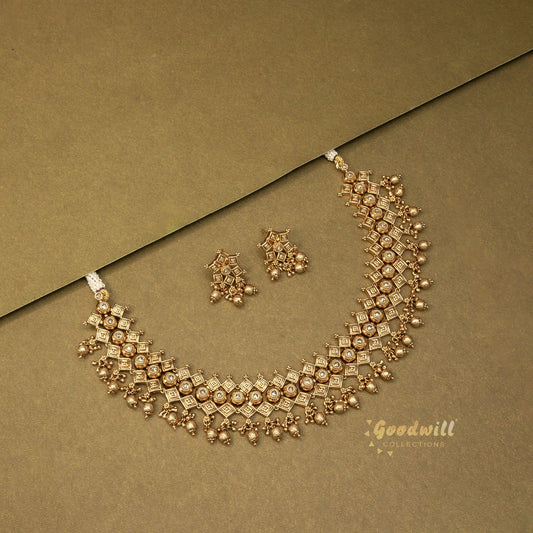 TRADITIONAL LINED UP STACKED NECKLACE SET