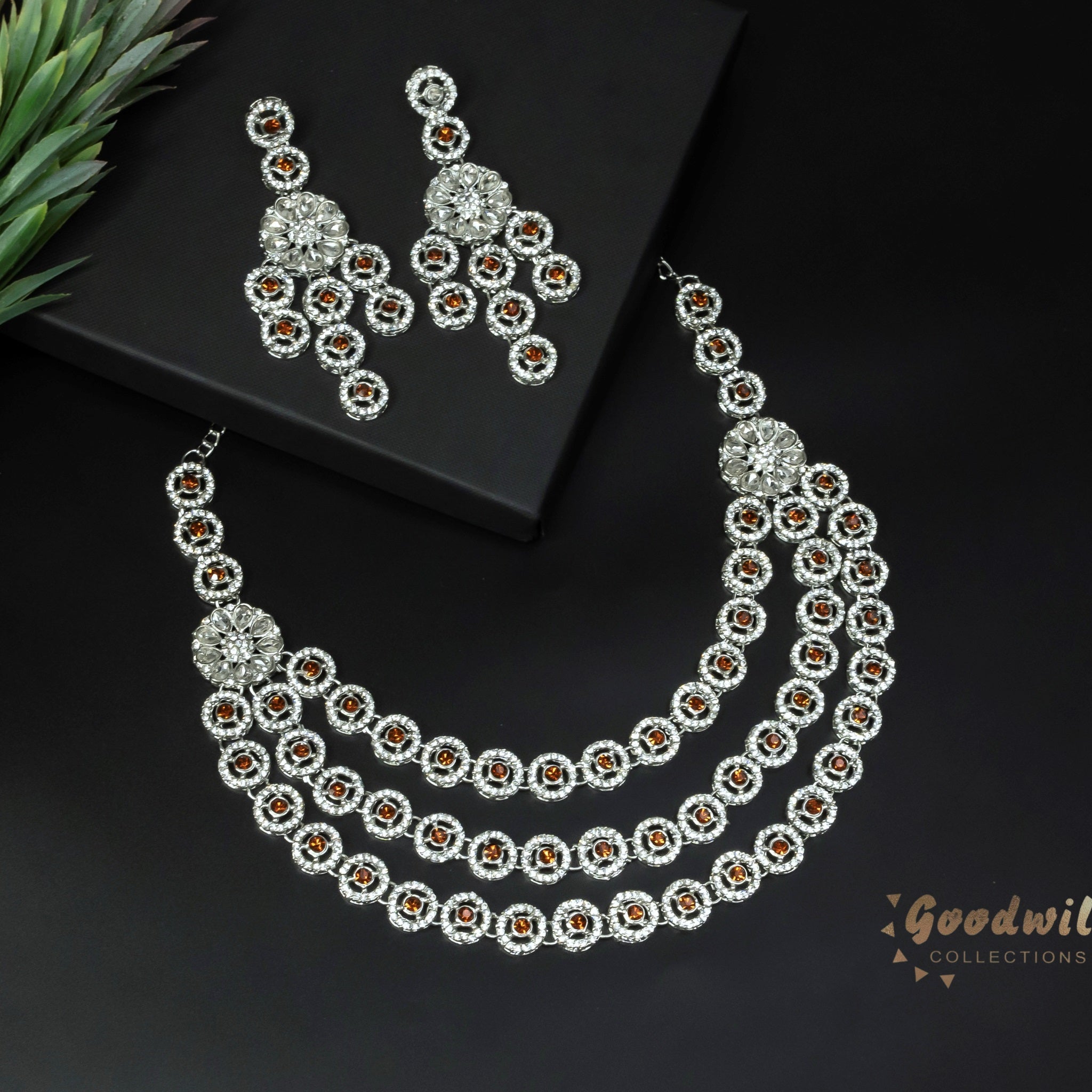 SILVER THREE LAYER STONE NECKLACE SET