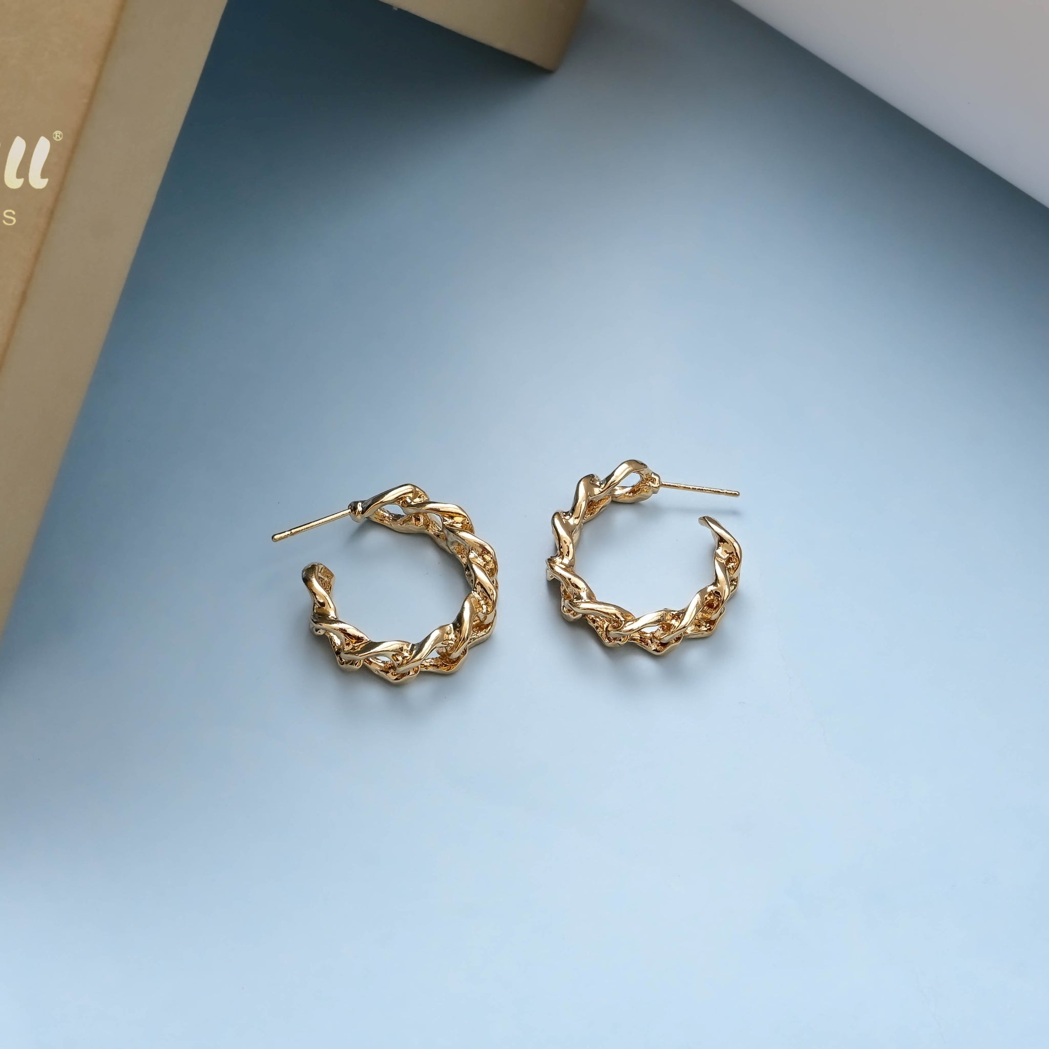 GOLDEN CHAIN DESIGN HOOPS