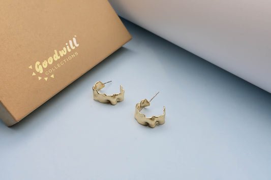 GOLDEN CRINKLE DESIGN HOOPS