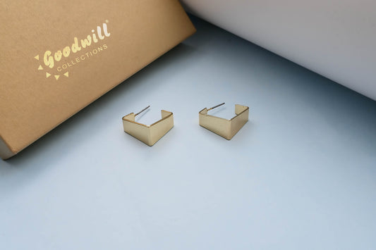 GOLDEN SQUARE SHAPE HOOPS