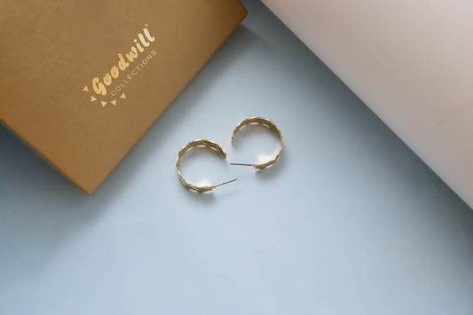 GOLDEN CLASSIC DAINTY HOOPS